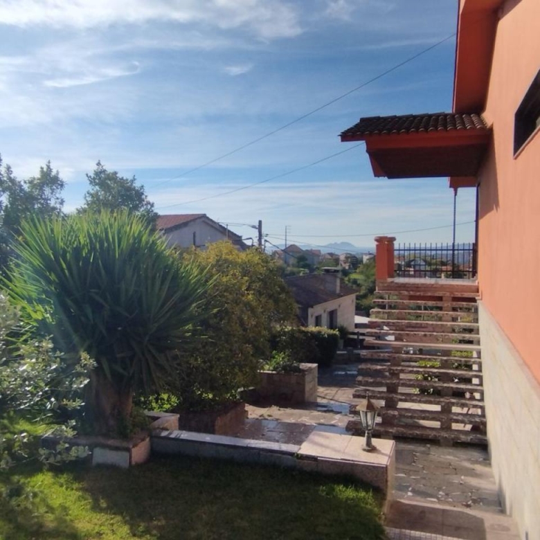 Preciosa casa con dos ambientes independientes.