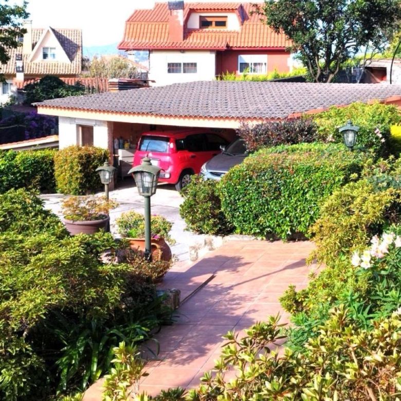 Preciosa casa con dos ambientes independientes.
