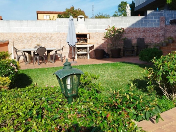 Preciosa casa con dos ambientes independientes.