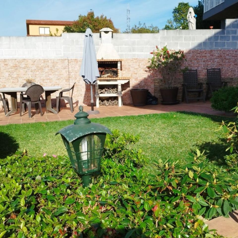 Preciosa casa con dos ambientes independientes.