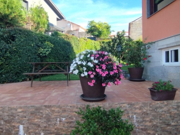 Preciosa casa con dos ambientes independientes.