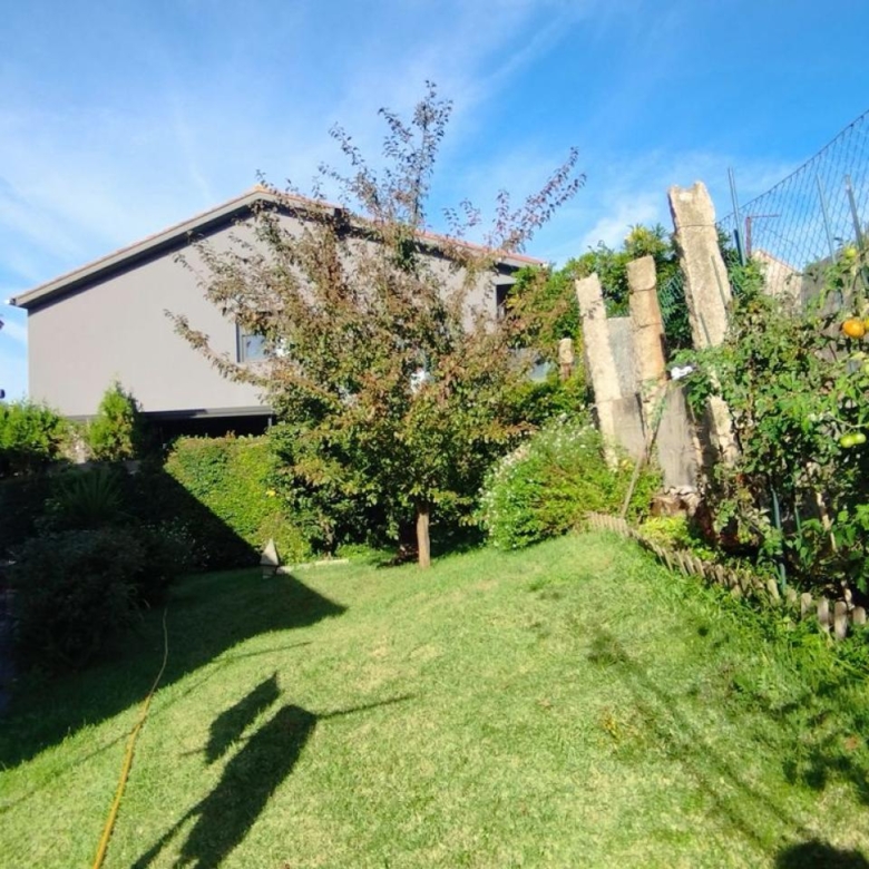 Preciosa casa con dos ambientes independientes.