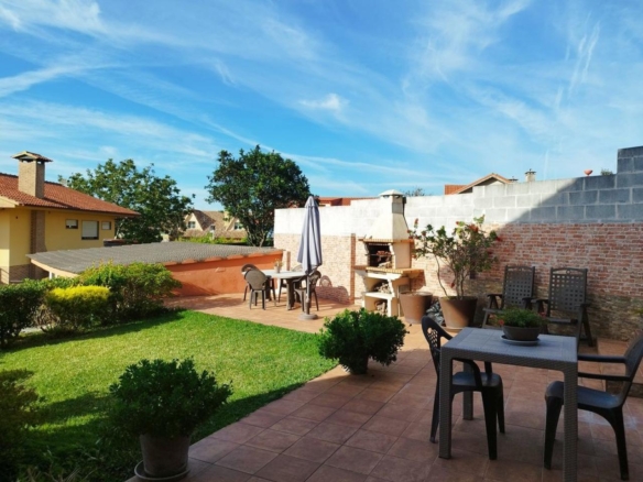 Preciosa casa con dos ambientes independientes.