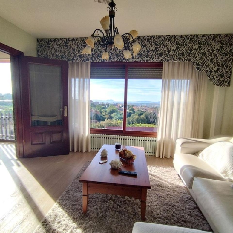 Preciosa casa con dos ambientes independientes.