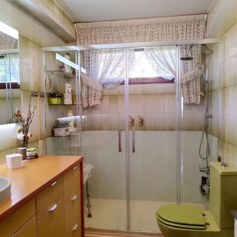 Preciosa casa con dos ambientes independientes.