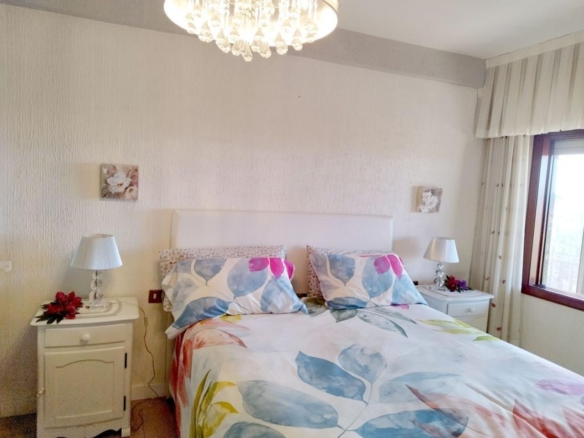 Preciosa casa con dos ambientes independientes.