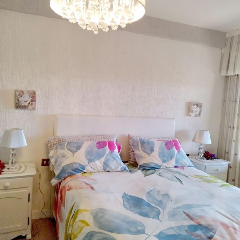 Preciosa casa con dos ambientes independientes.