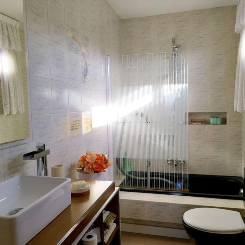 Preciosa casa con dos ambientes independientes.