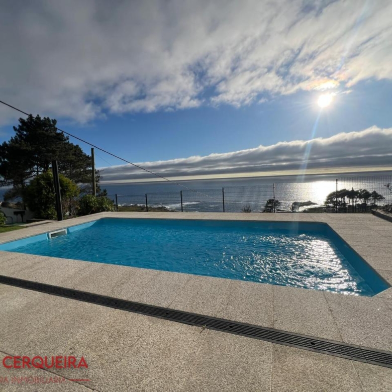 Alquiler Vacacional SOLO A PARTIR DE 1er DE MAYO HASTA el 16 DE JUNIO 2027 CASA VERAVERDE | Piscina Privada, Jardín y Vistas al Atlántico en O Rosal