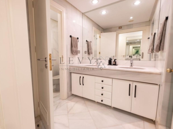 Apartamento de Lujo en Puerto Banus
