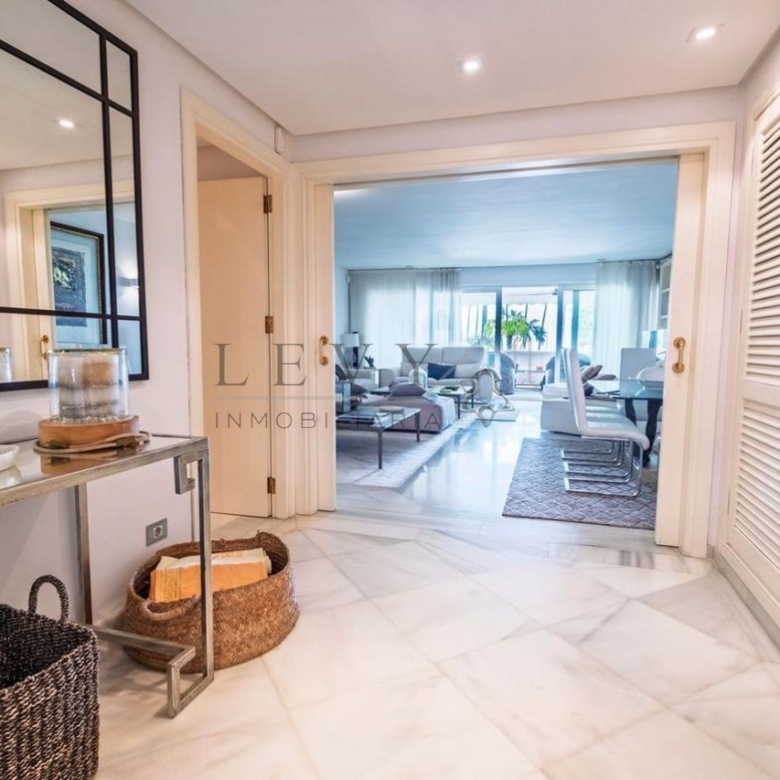 Apartamento de Lujo en Puerto Banus
