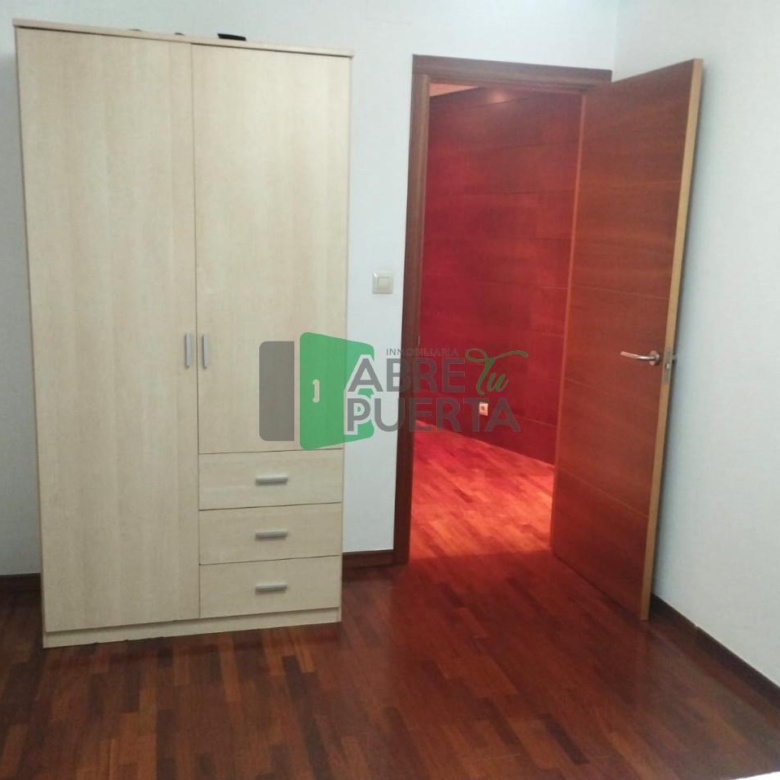 APARTAMENTO AMPLIO EN EL CENTRO