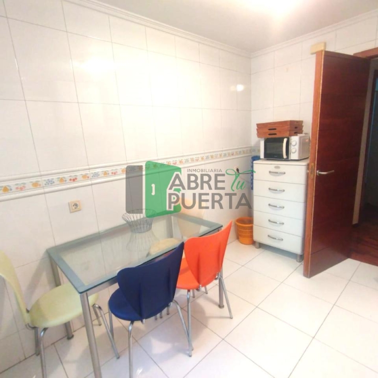 APARTAMENTO AMPLIO EN EL CENTRO