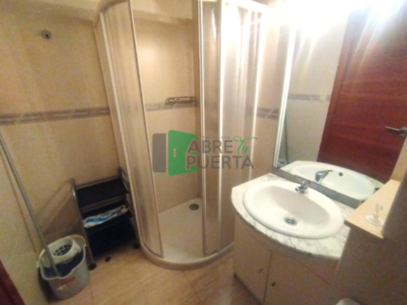 APARTAMENTO AMPLIO EN EL CENTRO