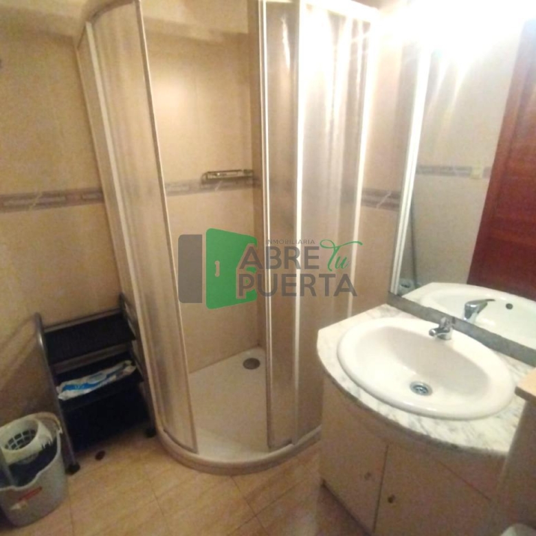 APARTAMENTO AMPLIO EN EL CENTRO