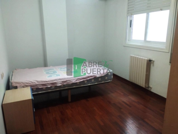 APARTAMENTO AMPLIO EN EL CENTRO