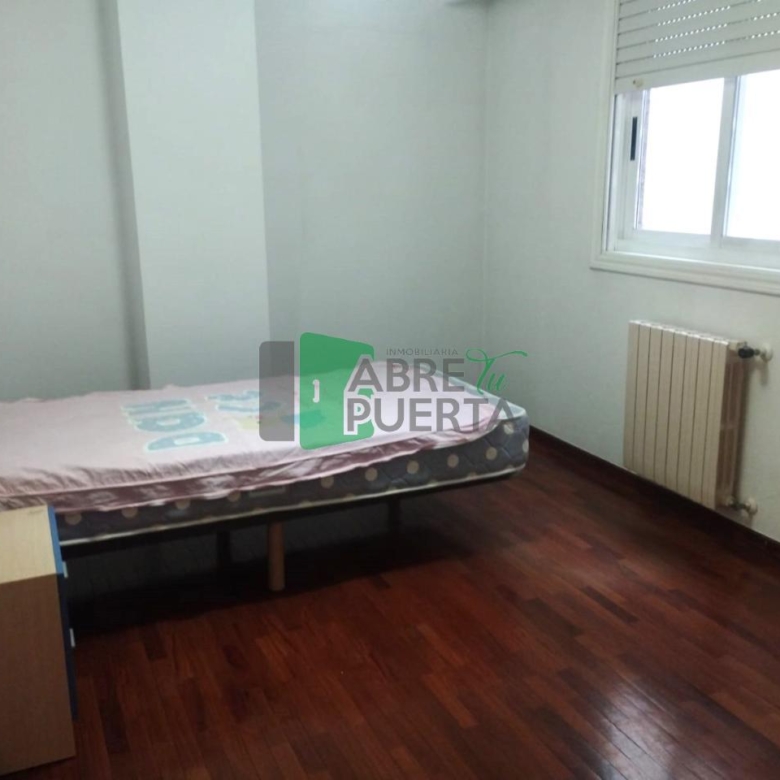 APARTAMENTO AMPLIO EN EL CENTRO