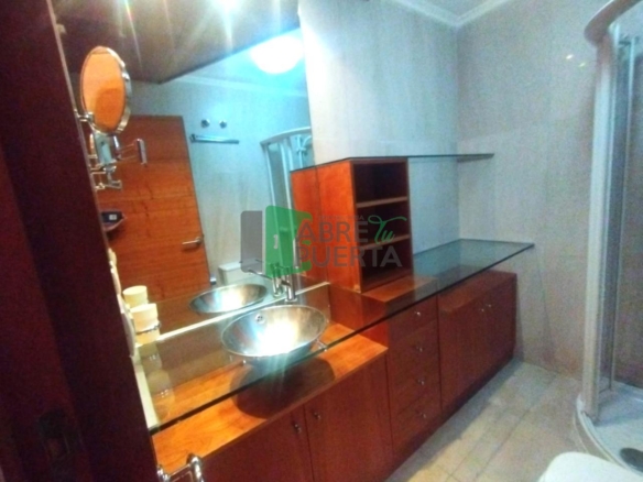 APARTAMENTO AMPLIO EN EL CENTRO