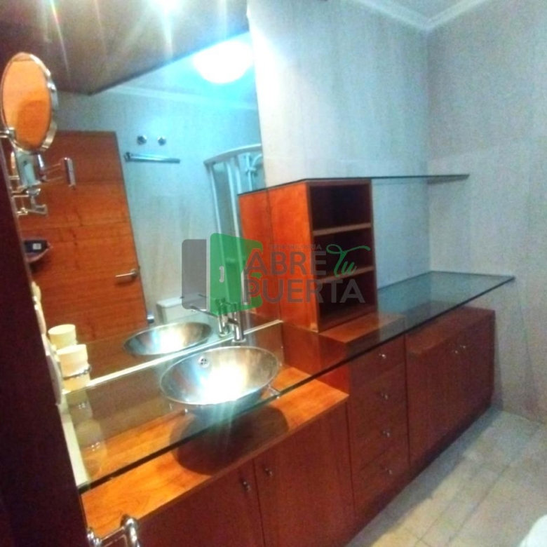 APARTAMENTO AMPLIO EN EL CENTRO
