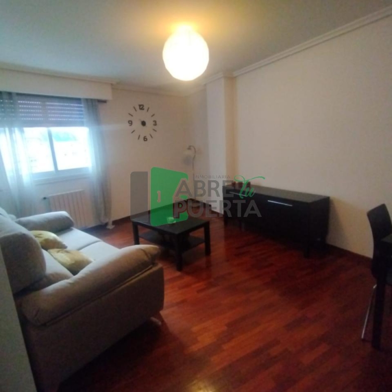 APARTAMENTO AMPLIO EN EL CENTRO