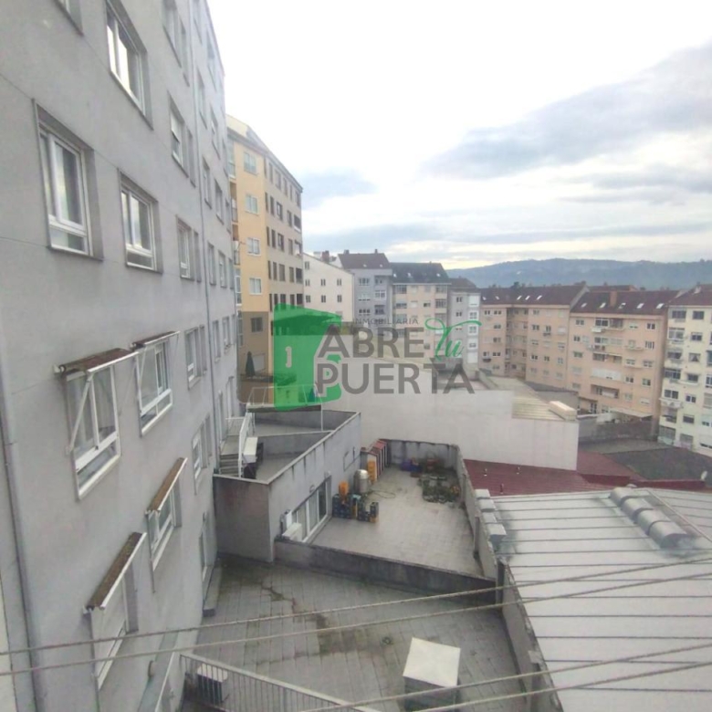 APARTAMENTO AMPLIO EN EL CENTRO