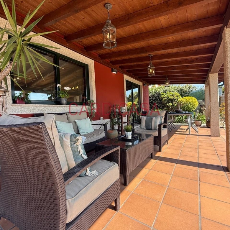 Chalet listo para entrar a vivir en urbanización privada con piscina, zonas deportivas y amplios espacios para disfrutar