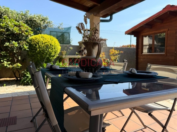 Chalet listo para entrar a vivir en urbanización privada con piscina, zonas deportivas y amplios espacios para disfrutar