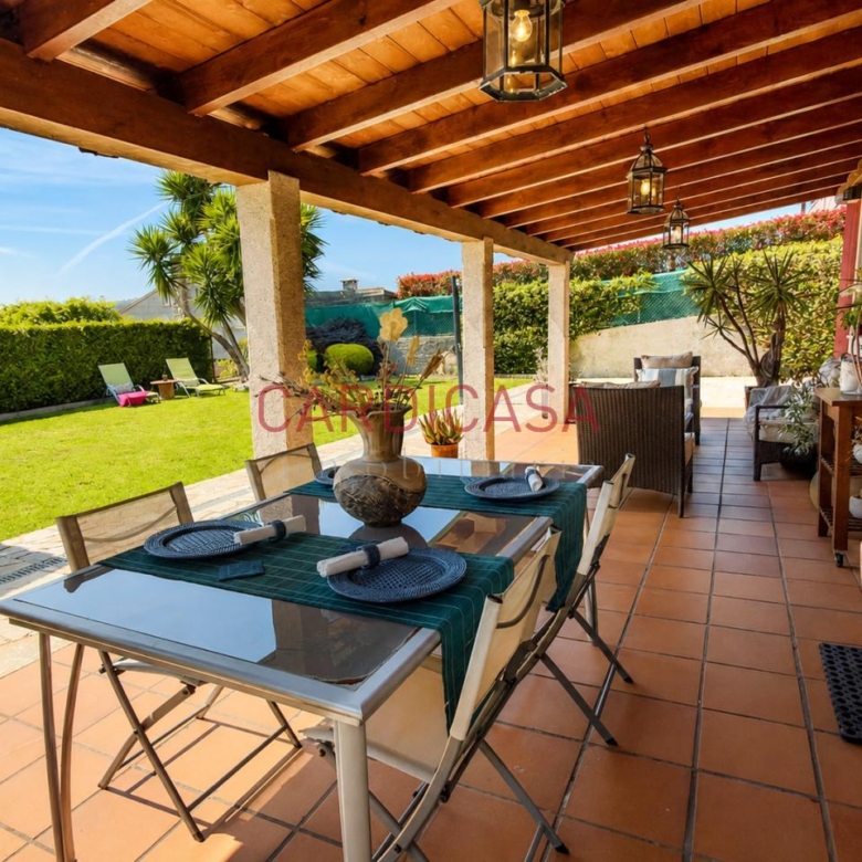 Chalet listo para entrar a vivir en urbanización privada con piscina, zonas deportivas y amplios espacios para disfrutar