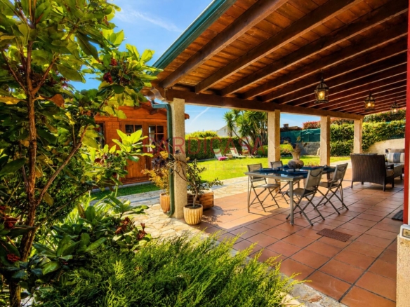 Chalet listo para entrar a vivir en urbanización privada con piscina, zonas deportivas y amplios espacios para disfrutar