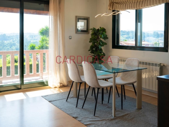 Chalet listo para entrar a vivir en urbanización privada con piscina, zonas deportivas y amplios espacios para disfrutar