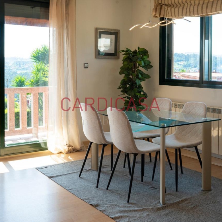 Chalet listo para entrar a vivir en urbanización privada con piscina, zonas deportivas y amplios espacios para disfrutar
