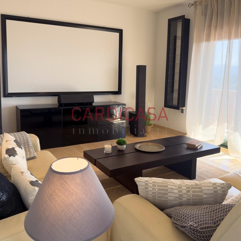 Chalet listo para entrar a vivir en urbanización privada con piscina, zonas deportivas y amplios espacios para disfrutar