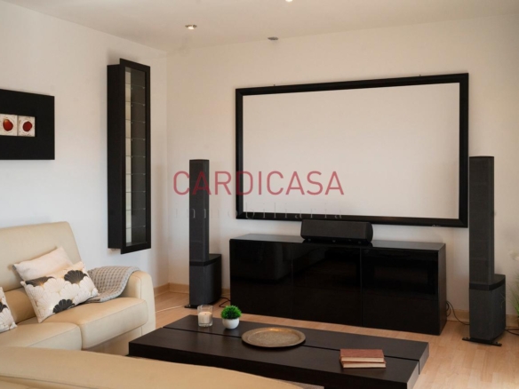 Chalet listo para entrar a vivir en urbanización privada con piscina, zonas deportivas y amplios espacios para disfrutar