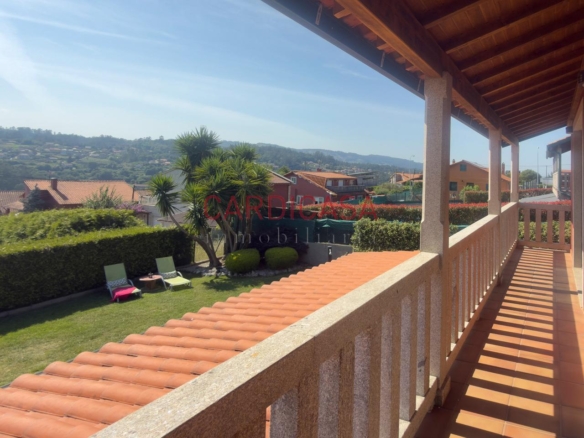 Chalet listo para entrar a vivir en urbanización privada con piscina, zonas deportivas y amplios espacios para disfrutar