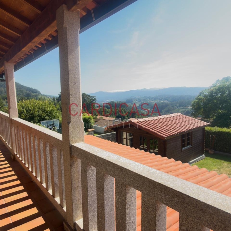 Chalet listo para entrar a vivir en urbanización privada con piscina, zonas deportivas y amplios espacios para disfrutar
