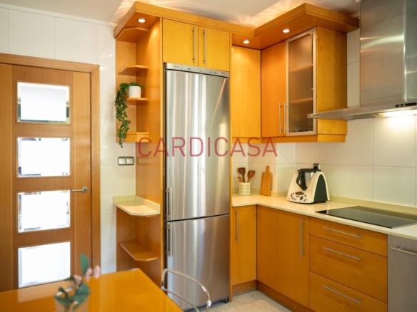 Chalet listo para entrar a vivir en urbanización privada con piscina, zonas deportivas y amplios espacios para disfrutar