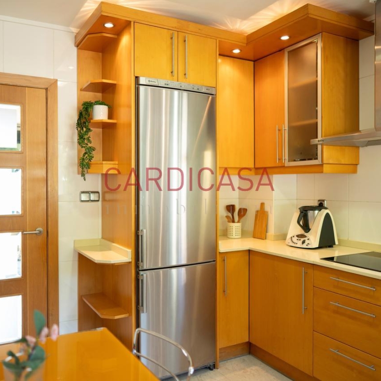 Chalet listo para entrar a vivir en urbanización privada con piscina, zonas deportivas y amplios espacios para disfrutar
