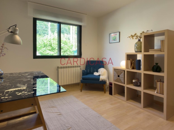 Chalet listo para entrar a vivir en urbanización privada con piscina, zonas deportivas y amplios espacios para disfrutar