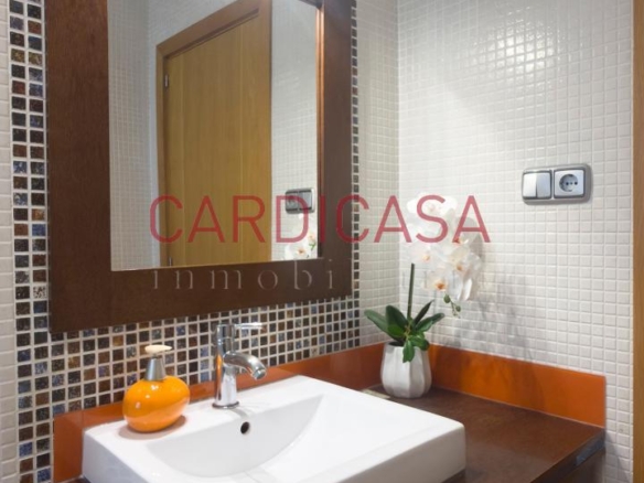 Chalet listo para entrar a vivir en urbanización privada con piscina, zonas deportivas y amplios espacios para disfrutar