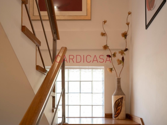 Chalet listo para entrar a vivir en urbanización privada con piscina, zonas deportivas y amplios espacios para disfrutar