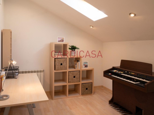 Chalet listo para entrar a vivir en urbanización privada con piscina, zonas deportivas y amplios espacios para disfrutar