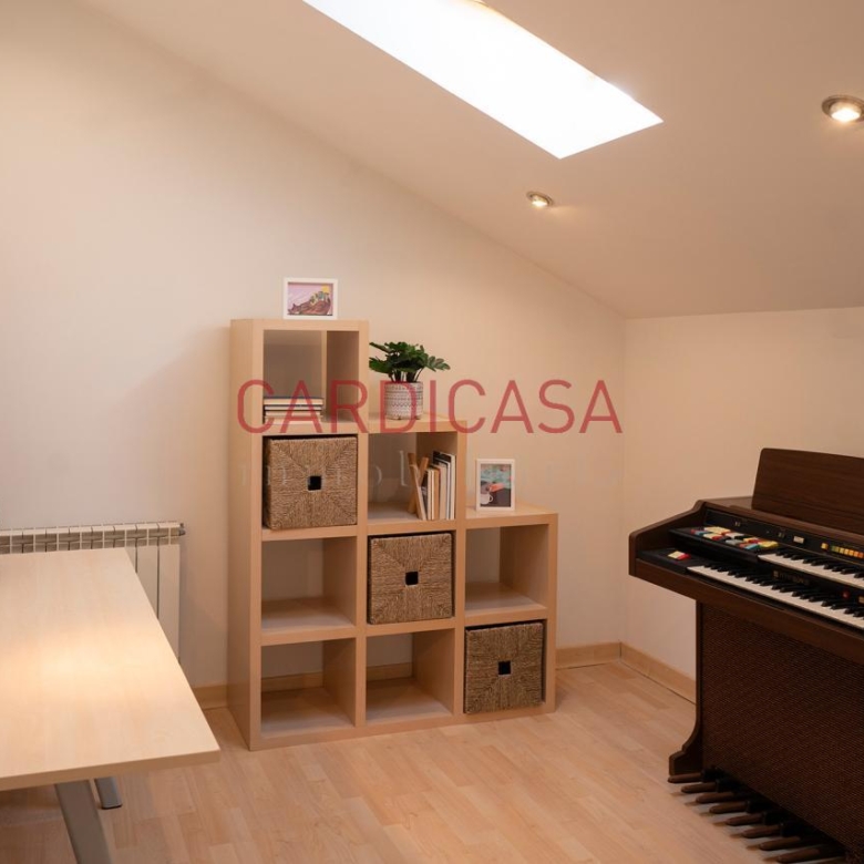 Chalet listo para entrar a vivir en urbanización privada con piscina, zonas deportivas y amplios espacios para disfrutar