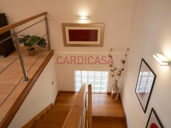 Chalet listo para entrar a vivir en urbanización privada con piscina, zonas deportivas y amplios espacios para disfrutar