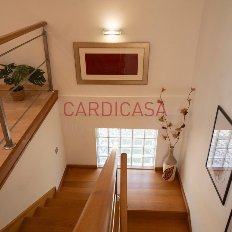 Chalet listo para entrar a vivir en urbanización privada con piscina, zonas deportivas y amplios espacios para disfrutar