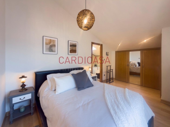 Chalet listo para entrar a vivir en urbanización privada con piscina, zonas deportivas y amplios espacios para disfrutar