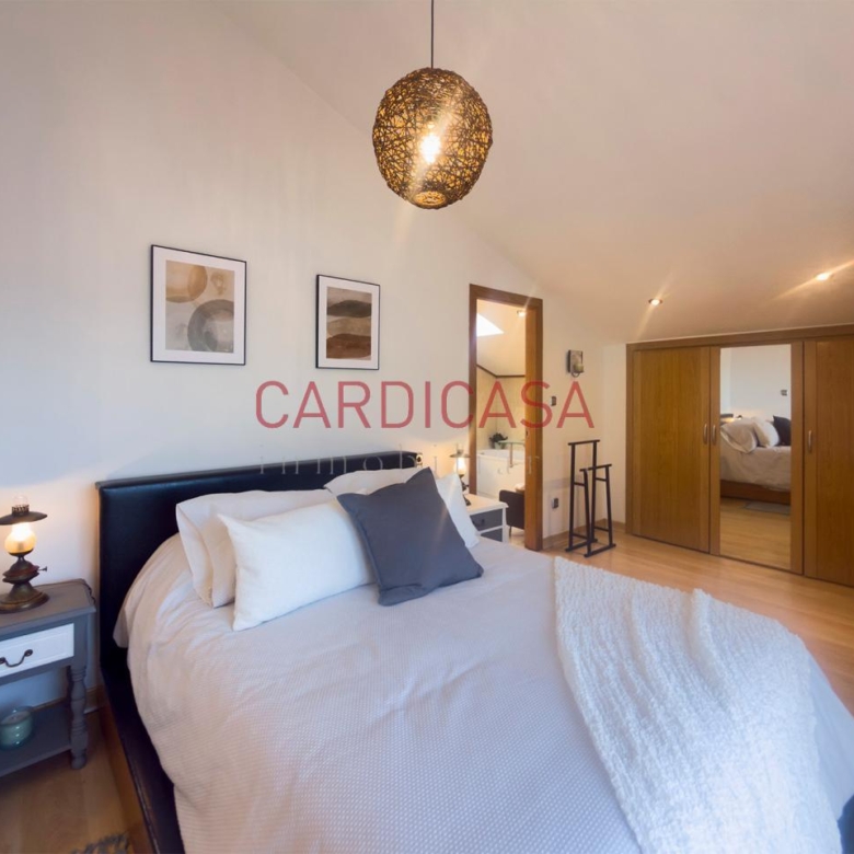 Chalet listo para entrar a vivir en urbanización privada con piscina, zonas deportivas y amplios espacios para disfrutar