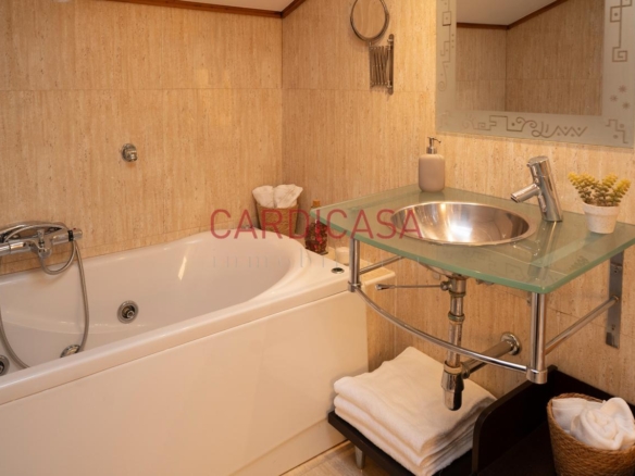 Chalet listo para entrar a vivir en urbanización privada con piscina, zonas deportivas y amplios espacios para disfrutar