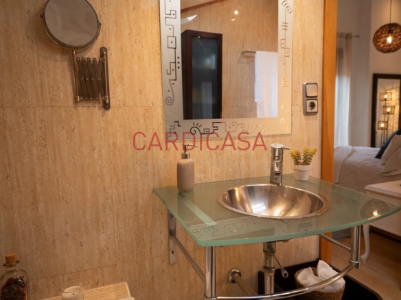 Chalet listo para entrar a vivir en urbanización privada con piscina, zonas deportivas y amplios espacios para disfrutar