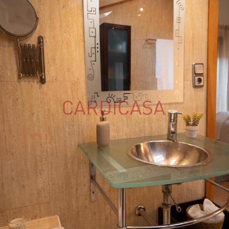 Chalet listo para entrar a vivir en urbanización privada con piscina, zonas deportivas y amplios espacios para disfrutar