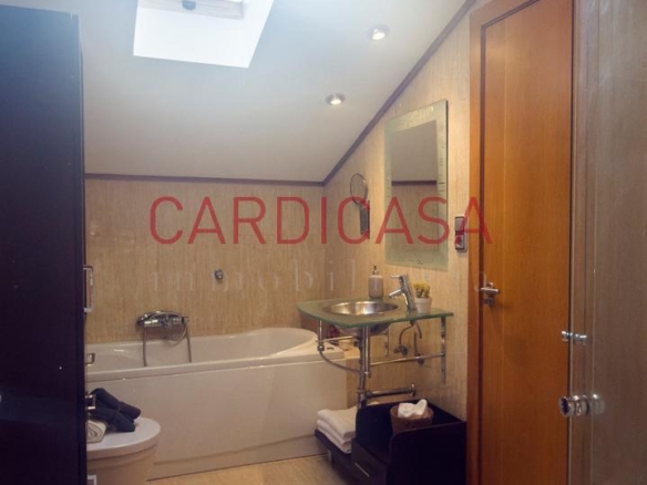 Chalet listo para entrar a vivir en urbanización privada con piscina, zonas deportivas y amplios espacios para disfrutar